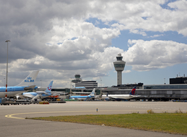 Schiphol: Aantal passagiers op luchthaven blijft dalen, vrachtvluchten in de lift