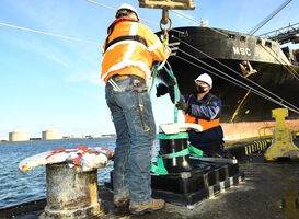 Havenbedrijf Rotterdam start proef met slimme bolder op de Maasvlakte