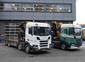 Twee Scania R410 8x2 kraanwagens voor Lock Transport BV