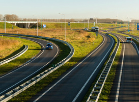 N61 tussen Schoondijke en IJzendijke afgesloten na verzakking