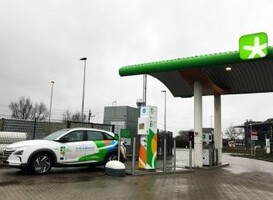 Eerste waterstoftankstation in Amsterdamse haven geopend