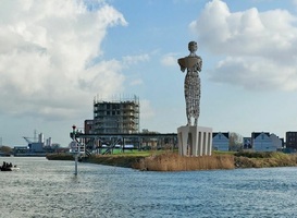 Standbeeld op Stadswerven Dordrecht levert 'gevaar voor de scheepvaart'