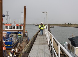 Groot onderhoud aan steigers en geleidewerken bij tien Zeeuwse sluizen
