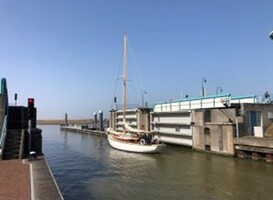 Wetterskip Fryslân knapt de keersluis Sas in Harlingen op