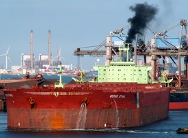 CO2-uitstoot Rotterdamse haven daalt sneller dan landelijk gemiddelde