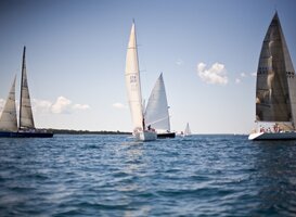 Friese zeilschool presenteert zeilboot voor linkshandigen