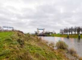 Rijkswaterstaat: Sluis St. Andries weer open voor scheepvaart