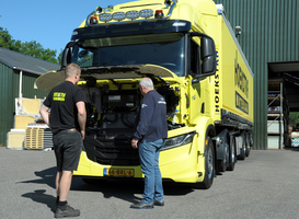 Eerste IVECO S-WAY 480 6x2 in Nederland voor Hoekstra Materiaal