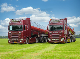 Loeffen koopt twee Scania’s R520 V8 voor zijn chauffeurs