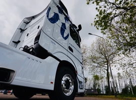 Cornelissen Groep neemt 350ste Mercedes-Benz truck in gebruik