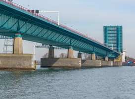 Werkzaamheden en verkeersmaatregelen Haringvlietbrug schuiven 2 weken op