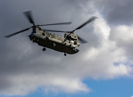Defensie zet helikopter in voor blussen bosbranden in Albanië