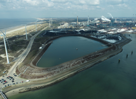 Rijkswaterstaat start verwijderen baggerspecie uit Averijhavendepot IJmuiden