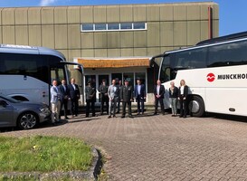 Defensie en Munckhof ondertekenen samenwerking Besloten Busvervoer
