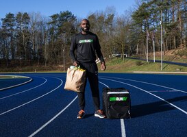 Churandy Martina start nieuwe flitsbezorgservice met alleen hardlopers