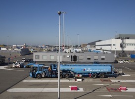 Schiphol en KLM doen proef met elektrisch grondmateriaal