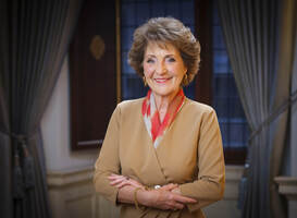 Prinses Margriet doopt in haven Rotterdam cruiseschip MS Rotterdam VII