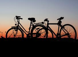 Friese ROC-studenten bezorgen fietsen bij Oekraïense vluchtelingen
