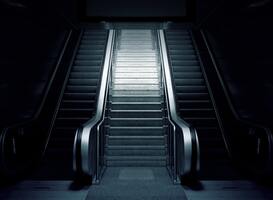 Roltrappen station Amsterdam-Zuid maken plaats voor vaste trappen