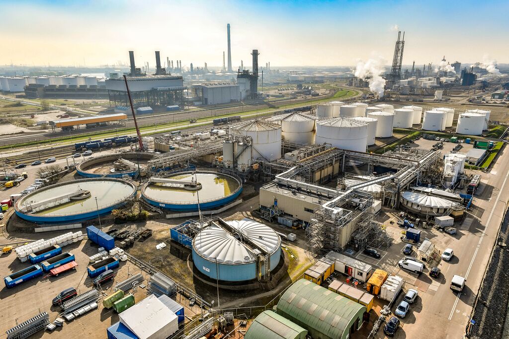 Tientallen klachten over 90 meter hoge vlam bij Shell