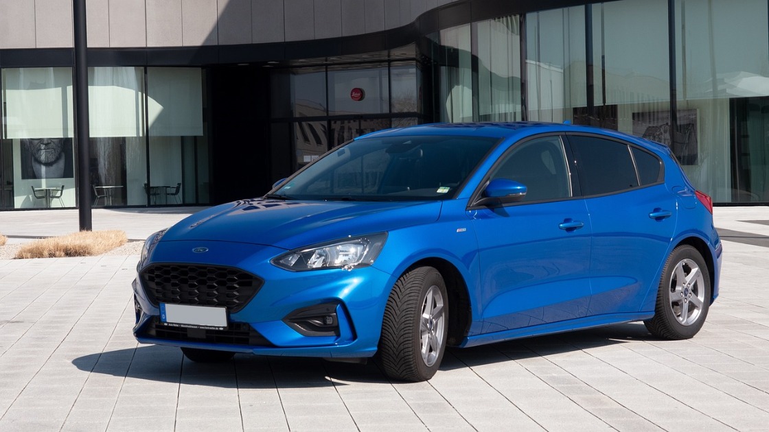 Ford stopt met alle activiteiten in Rusland