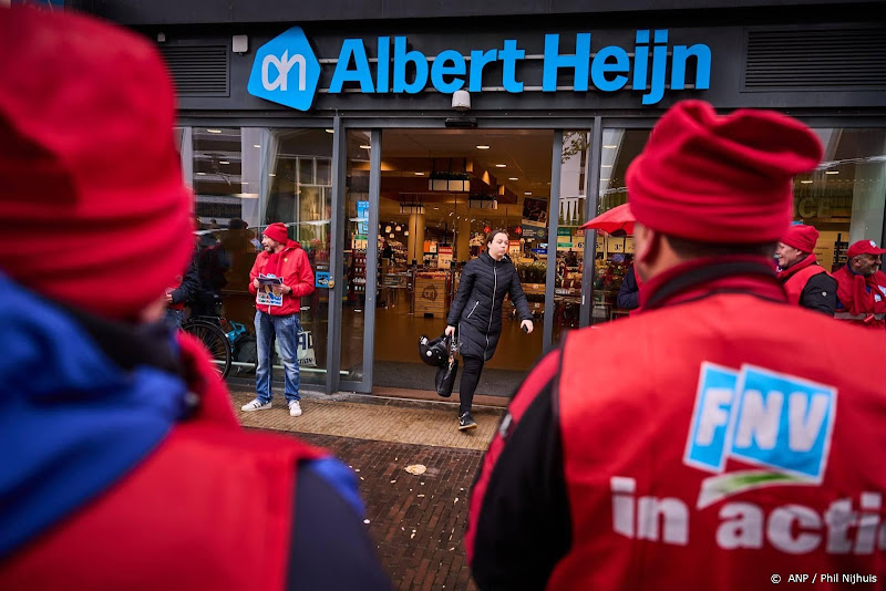 FNV ziet aantal stakers toenemen, maar Albert Heijn wil met bonden om de tafel