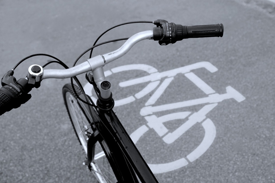 Skaten, fietsen en wandelen bij opening verbrede Tjalmaweg tussen Leiden en Katwijk