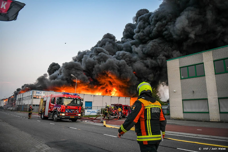 Vanwege twee brandhaarden werd de brand in Ter Aar zo snel groot