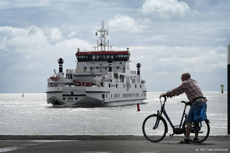 Rijkswaterstaat onderzoekt zes mogelijke oplossingen voor dichtslibbende vaargeul Ameland