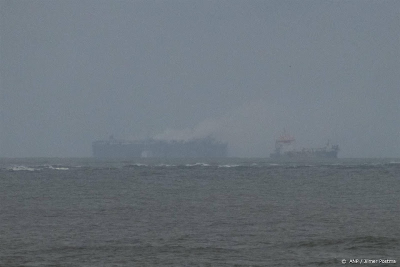 Brandend vrachtschip Fremantle Highway drijft naar noorden van Terschelling
