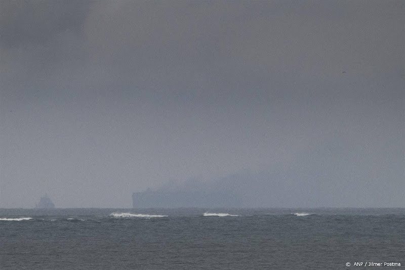 Brandend schip: Rijkswaterstaat houdt rekening met alle scenario's