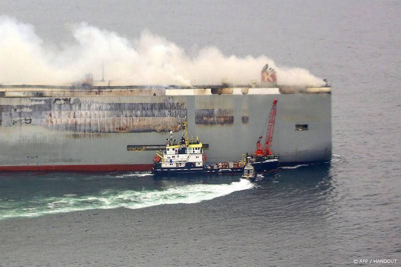 Brandend vrachtschip Fremantle Highway nog 33 kilometer voor de boeg