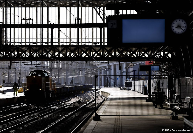 Landelijke storing informatieborden op perrons van NS-stations