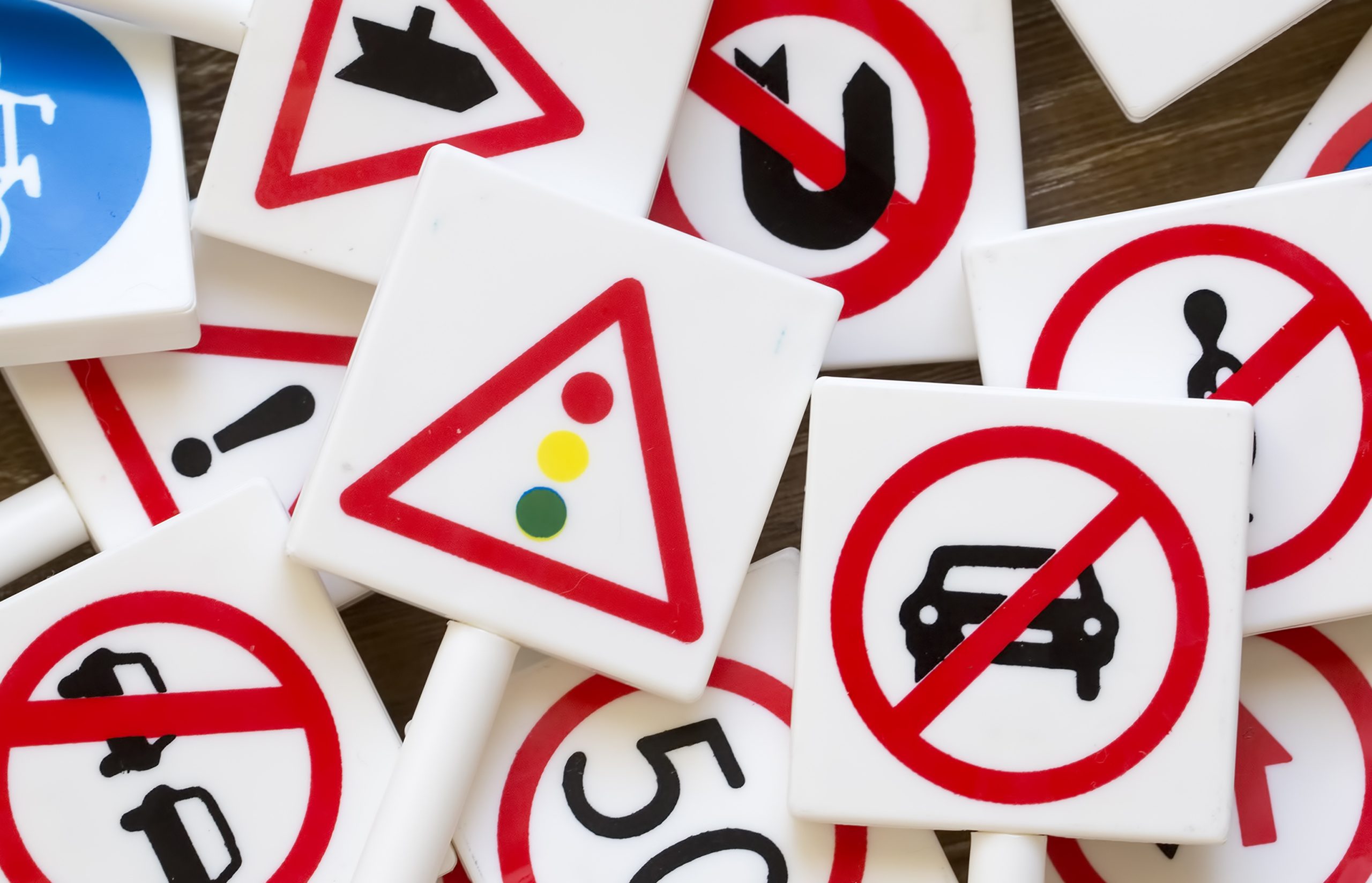 Verkeersbord in Amsterdam laat alleen mannen met kleine penis de straat inrijden