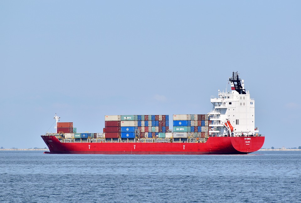 Vrachtschip veilig in haven Stavoren na lozen van schelpen