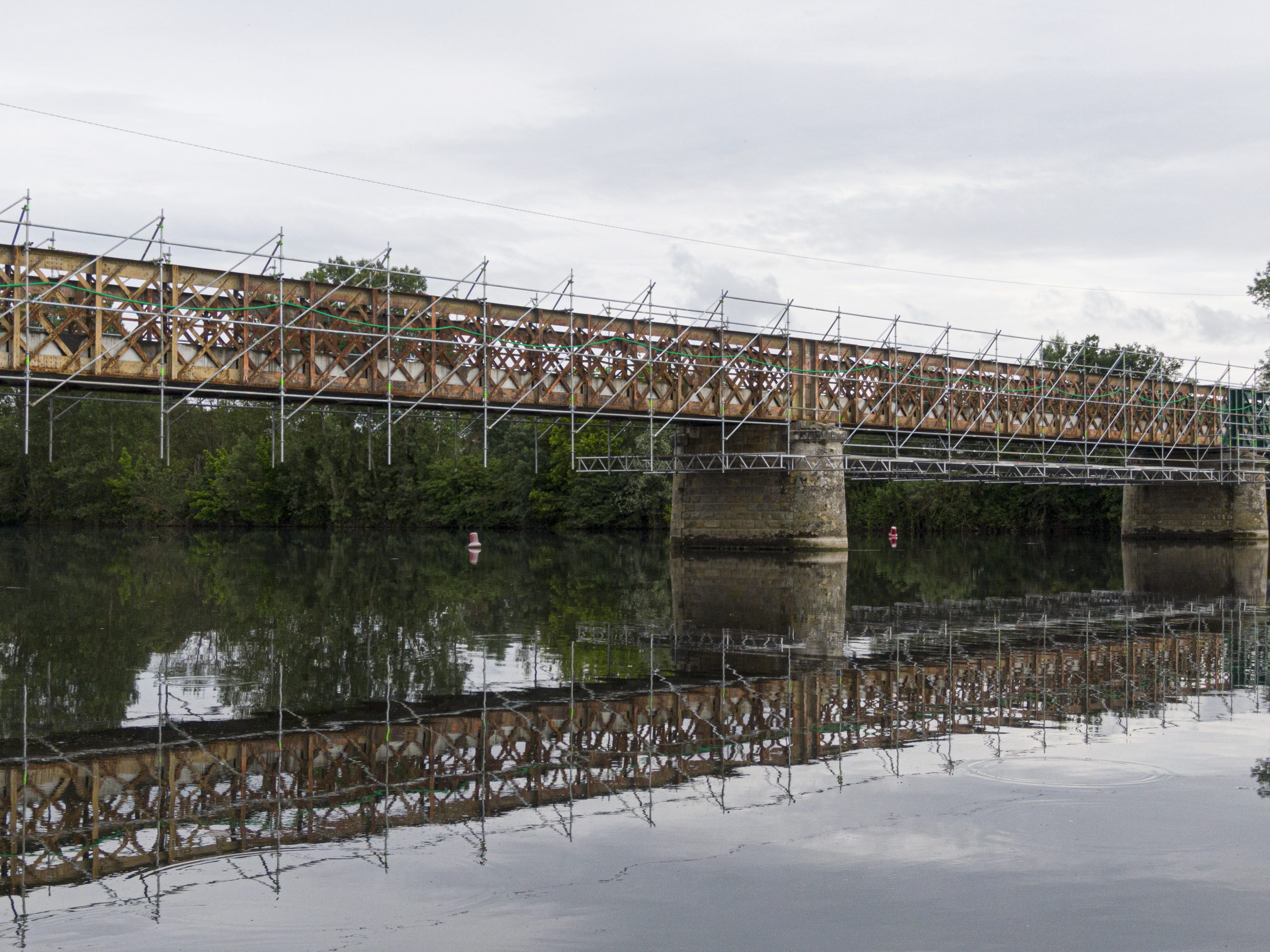 N7 bij Sneek afgesloten vanwege verplaatsing houten brug