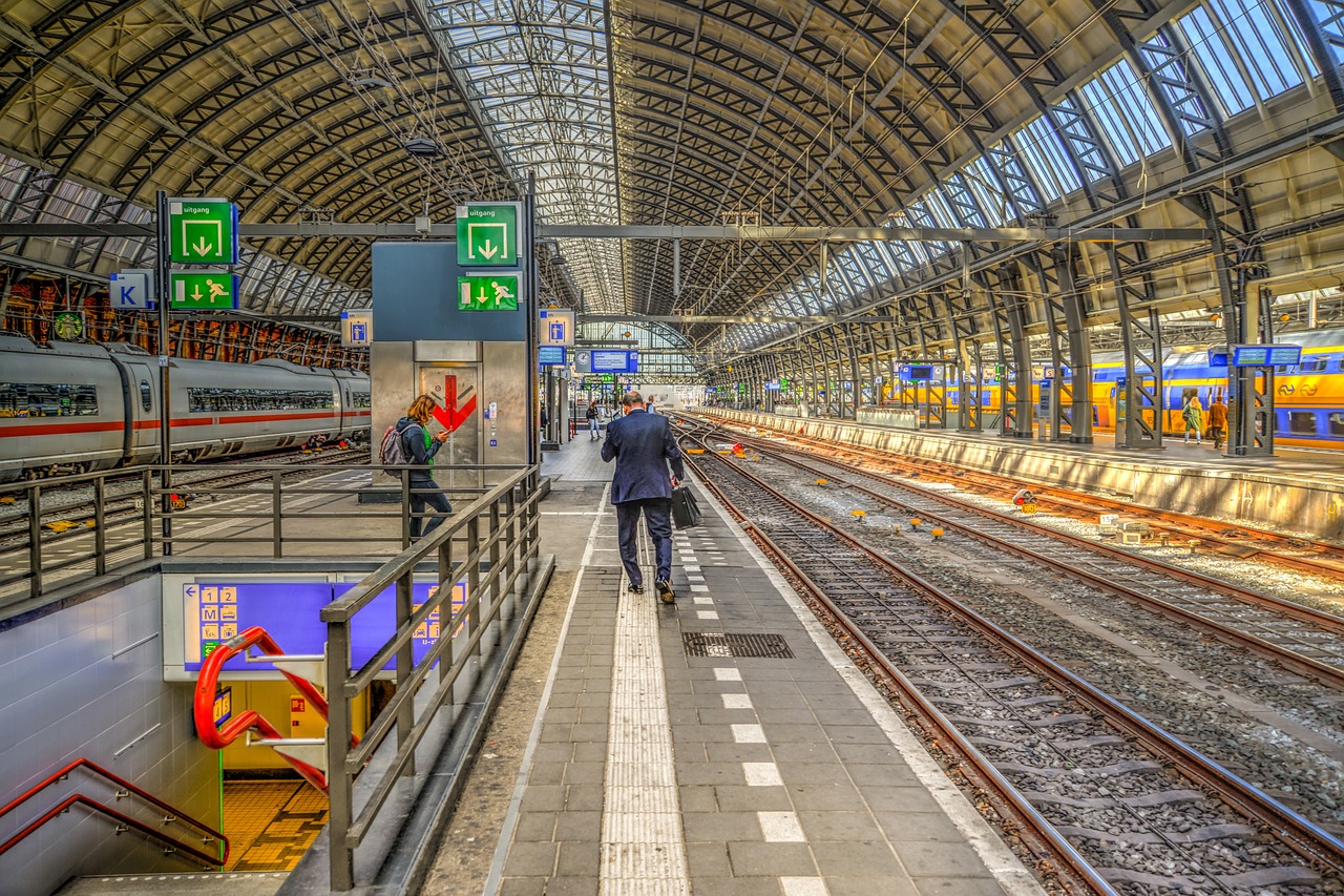 Sloopwerkzaamheden op Amsterdam Centraal kunnen geluidshinder veroorzaken